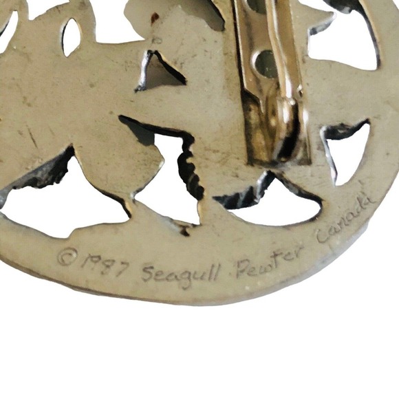 VTG Pewter Floral Brooch Pin Seagull Pewter Canada Openwork 1987 - Picture 3 of 7